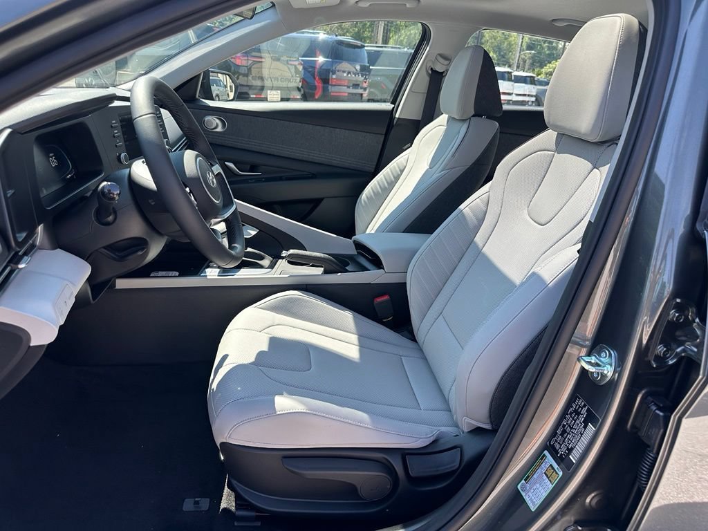 New 2026 Hyundai Elantra SEL Sport FWD image 13