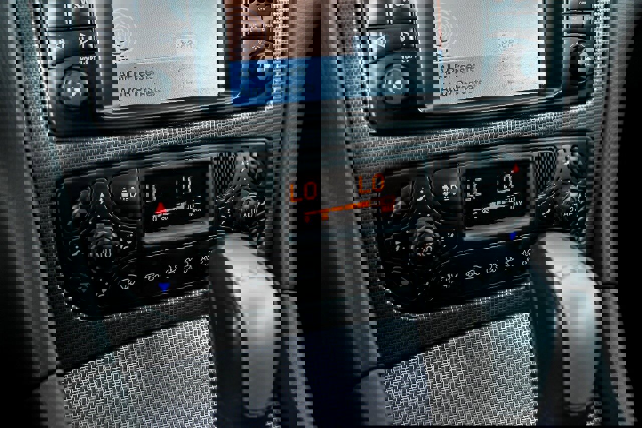 Used 2003 Mercedes-Benz C 32 AMG image 33