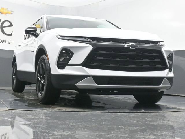 New 2025 Chevrolet Blazer LT w/ Midnight/Sport Edition image 3