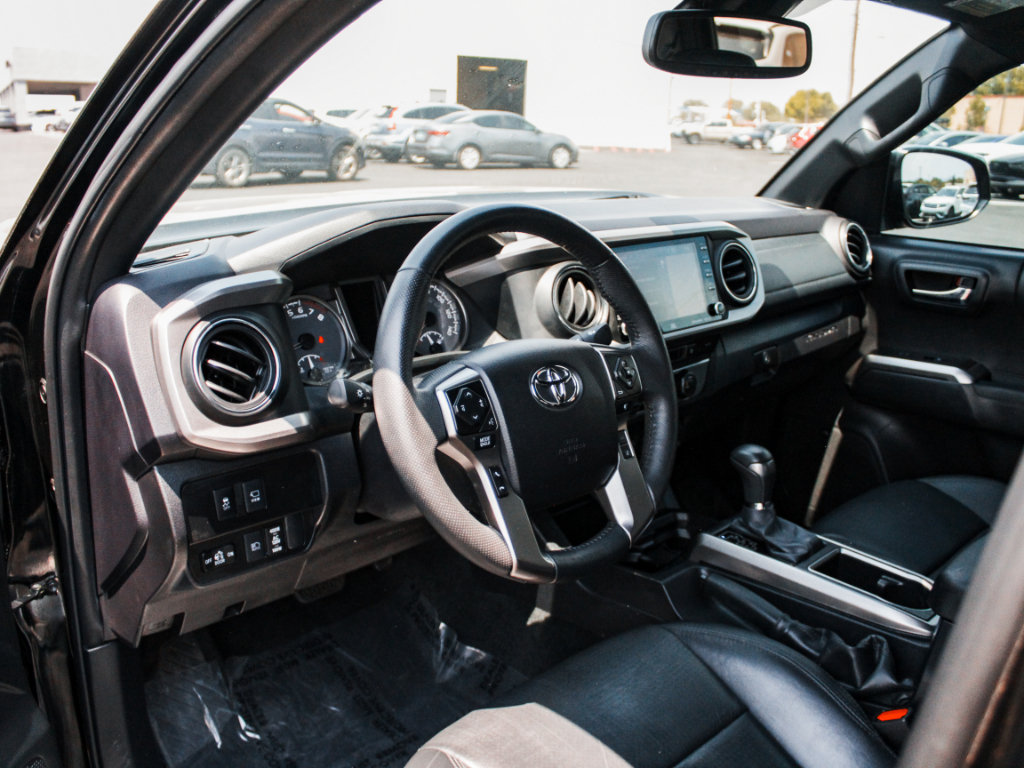 Used 2022 Toyota Tacoma Limited AWD/4WD image 8
