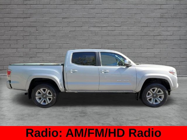 Used 2020 Toyota Tacoma SR5 AWD/4WD image 12