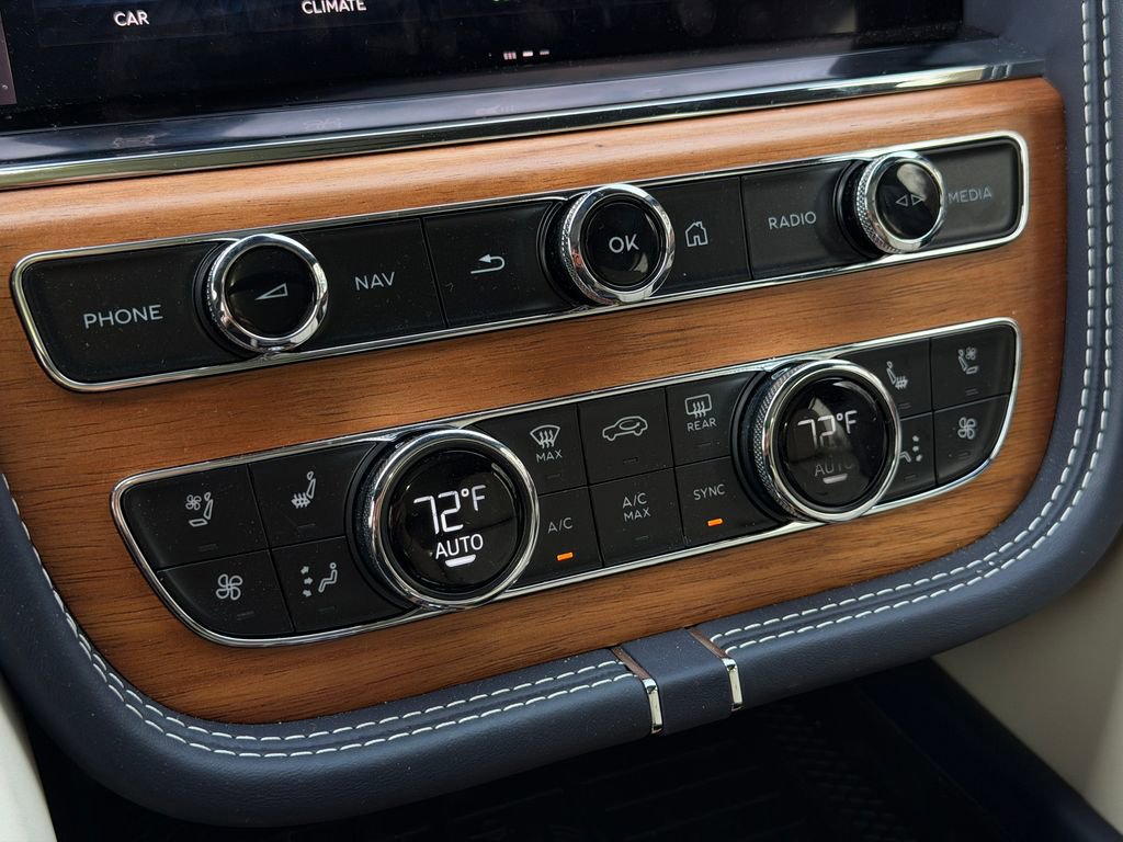 Used 2023 Bentley Bentayga image 25