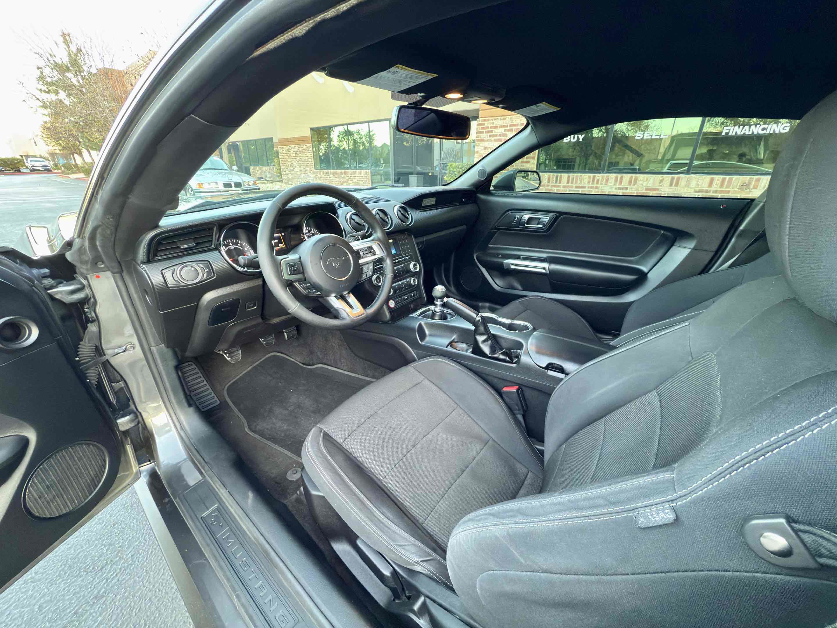 Used 2017 Ford Mustang Coupe RWD image 27