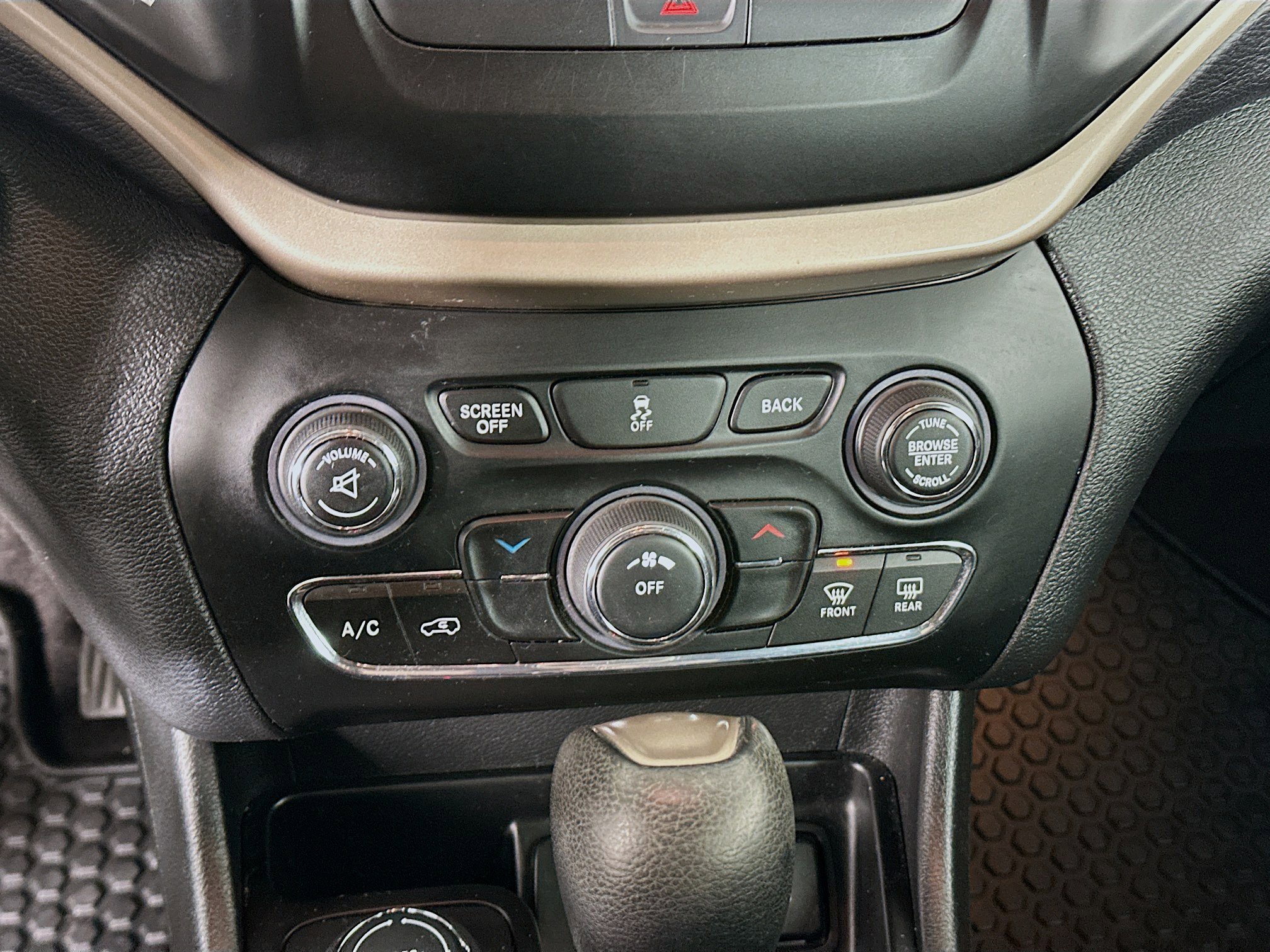 Used 2017 Jeep Cherokee Latitude w/ Cold Weather Group image 22