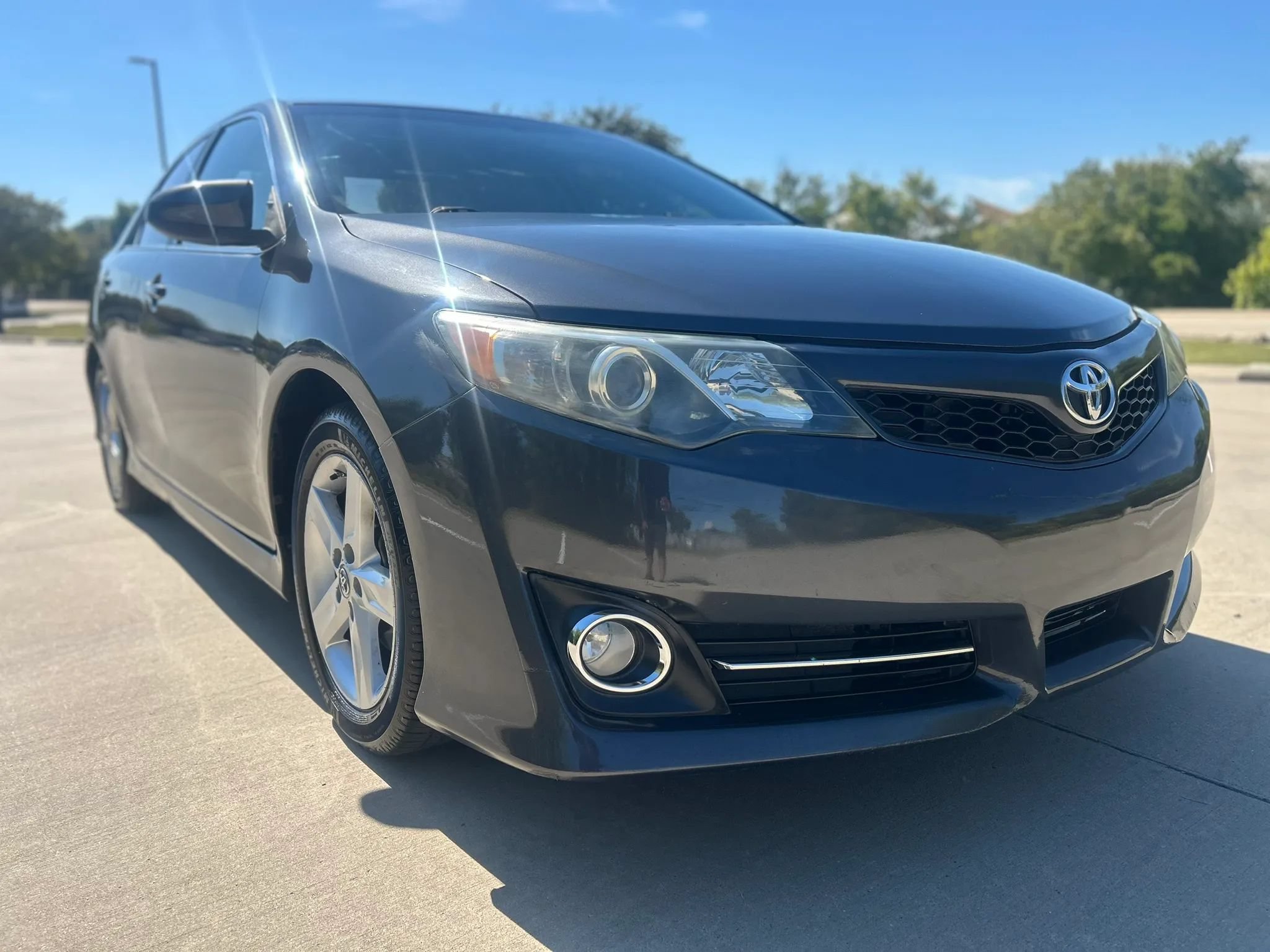 Used 2014 Toyota Camry SE FWD image 4