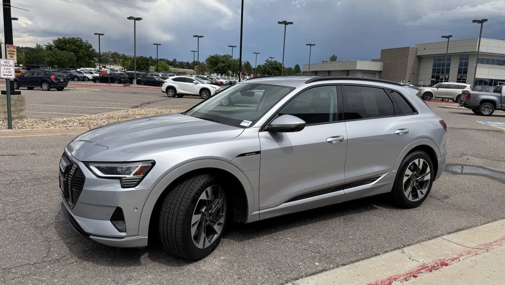 Used 2022 Audi e-tron Premium w/ Convenience Plus Package AWD/4WD image 4