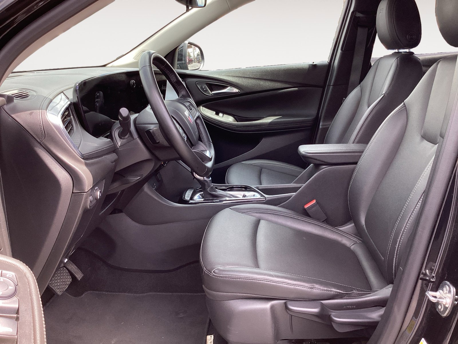Used 2024 Buick Encore GX Sport Touring FWD image 24