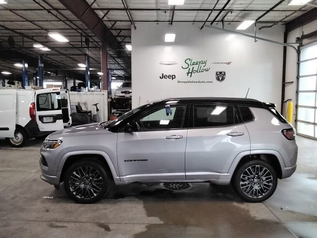 Used 2024 Jeep Compass Limited w/ High Altitude Package AWD/4WD image 2