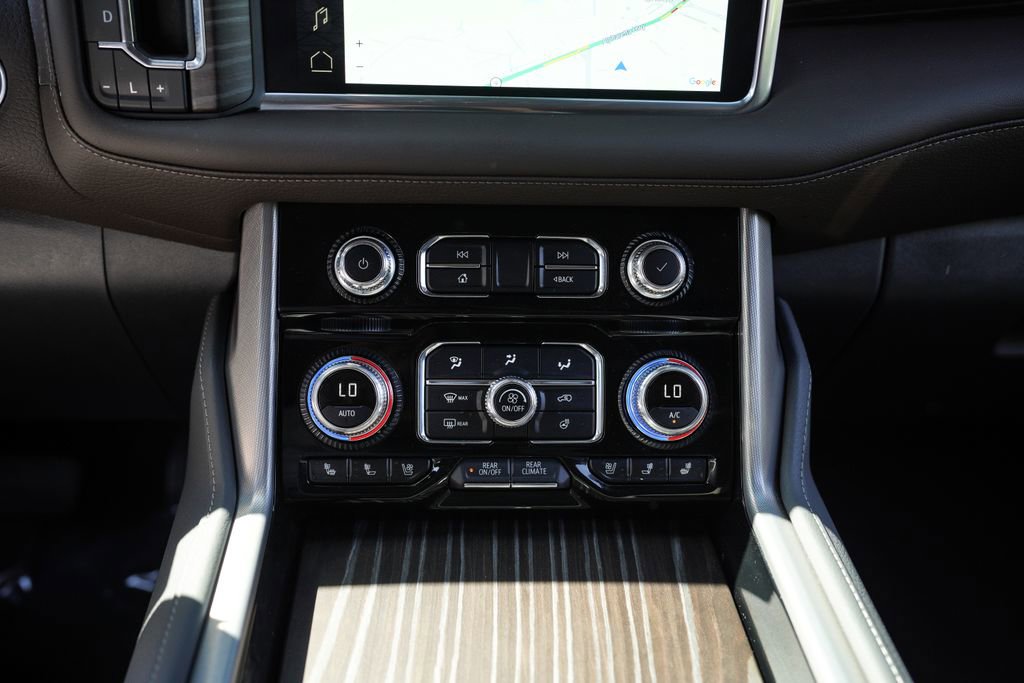 Used 2024 GMC Yukon Denali w/ Advanced Technology Package AWD/4WD image 33