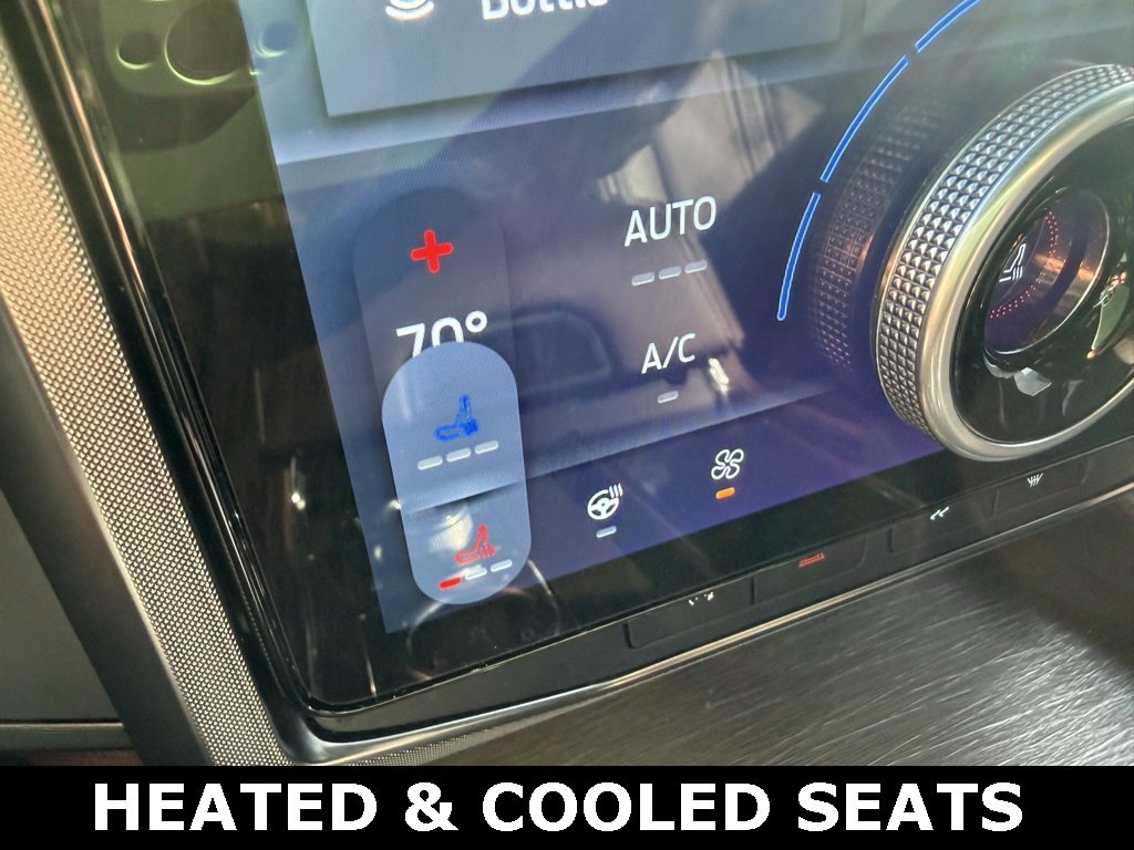 Used 2024 Ford Expedition Limited image 11