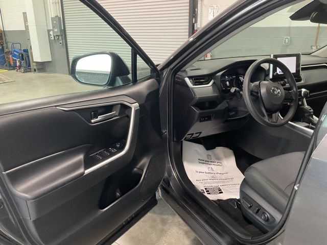 Used 2025 Toyota RAV4 XLE AWD/4WD image 7