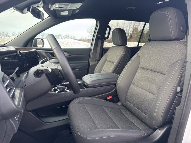 Used 2025 Chevrolet Traverse LT image 11