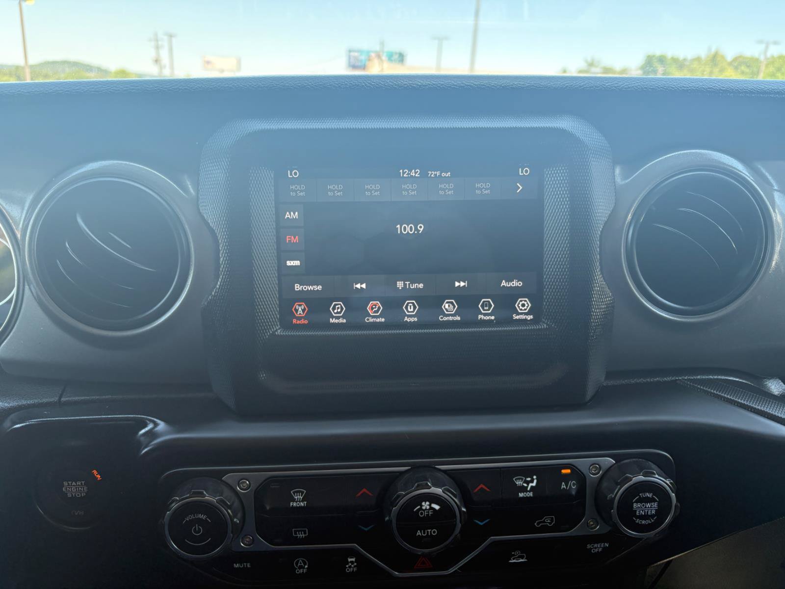 Used 2022 Jeep Wrangler Unlimited Sport AWD/4WD image 25
