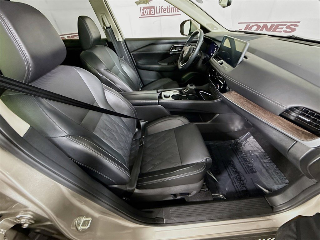 Certified 2024 Nissan Rogue Platinum w/ Platinum Premium Package image 34