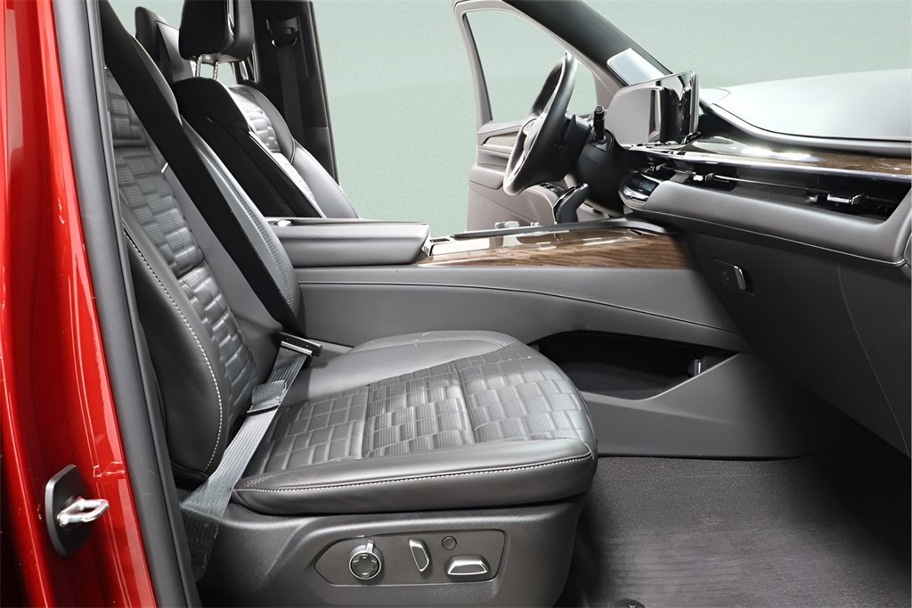 Used 2024 Cadillac Escalade ESV Sport Platinum w/ LPO, ONYX Package image 35