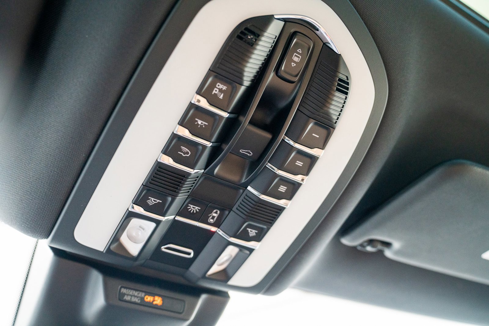 Certified 2025 Porsche Macan image 18