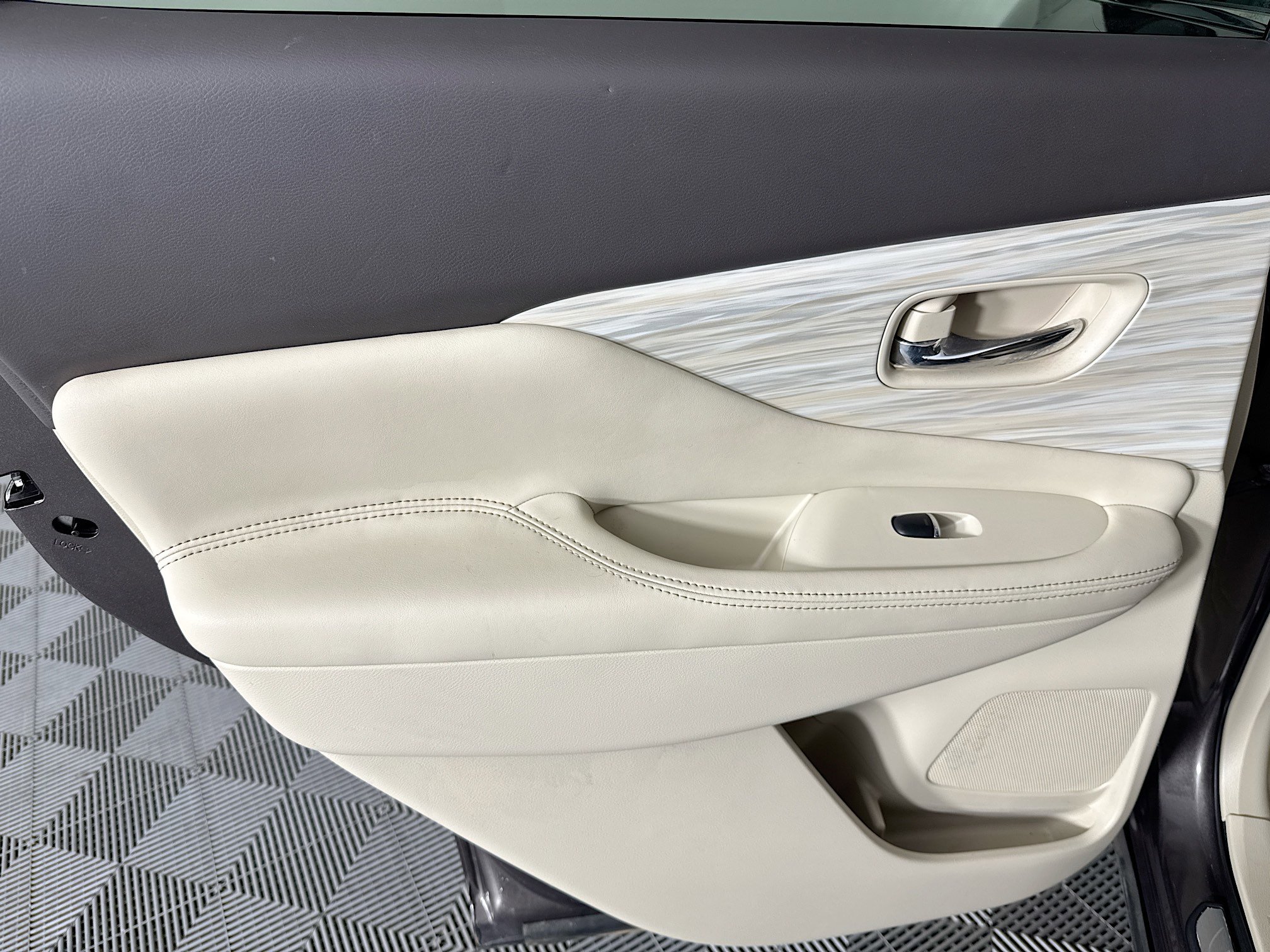 Used 2017 Nissan Murano Platinum image 24