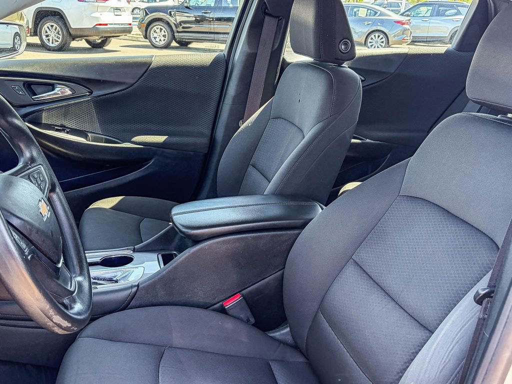 Used 2018 Chevrolet Malibu LT image 38
