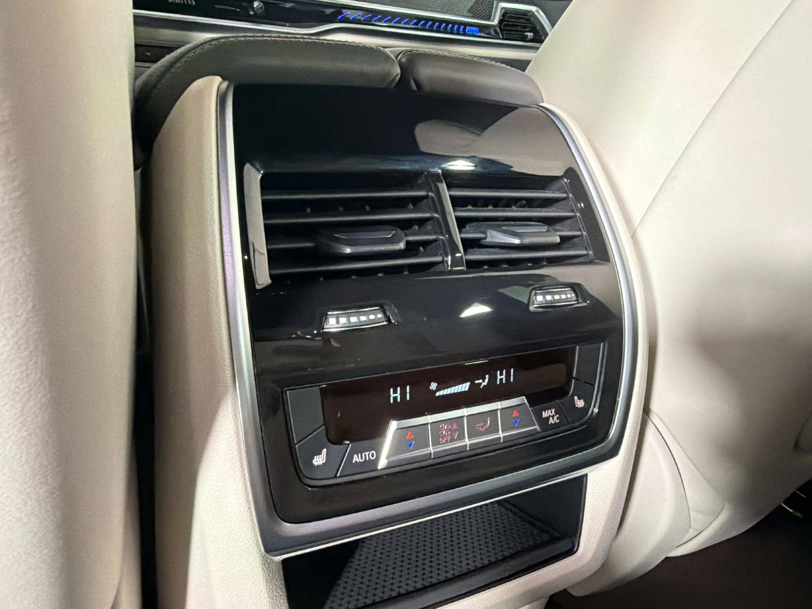Used 2024 BMW X6 M Competition image 33