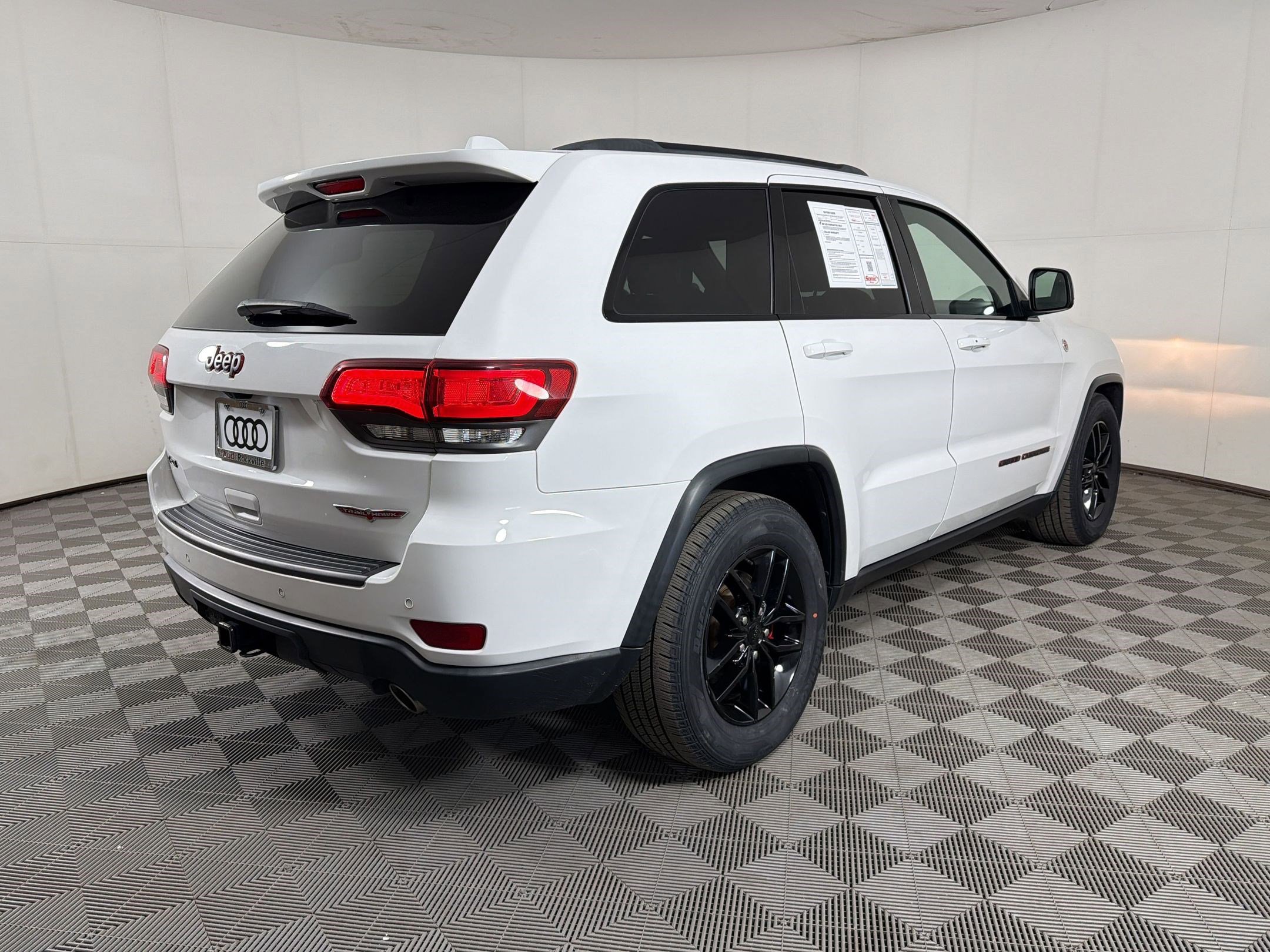 Used 2019 Jeep Grand Cherokee Trailhawk AWD/4WD image 9