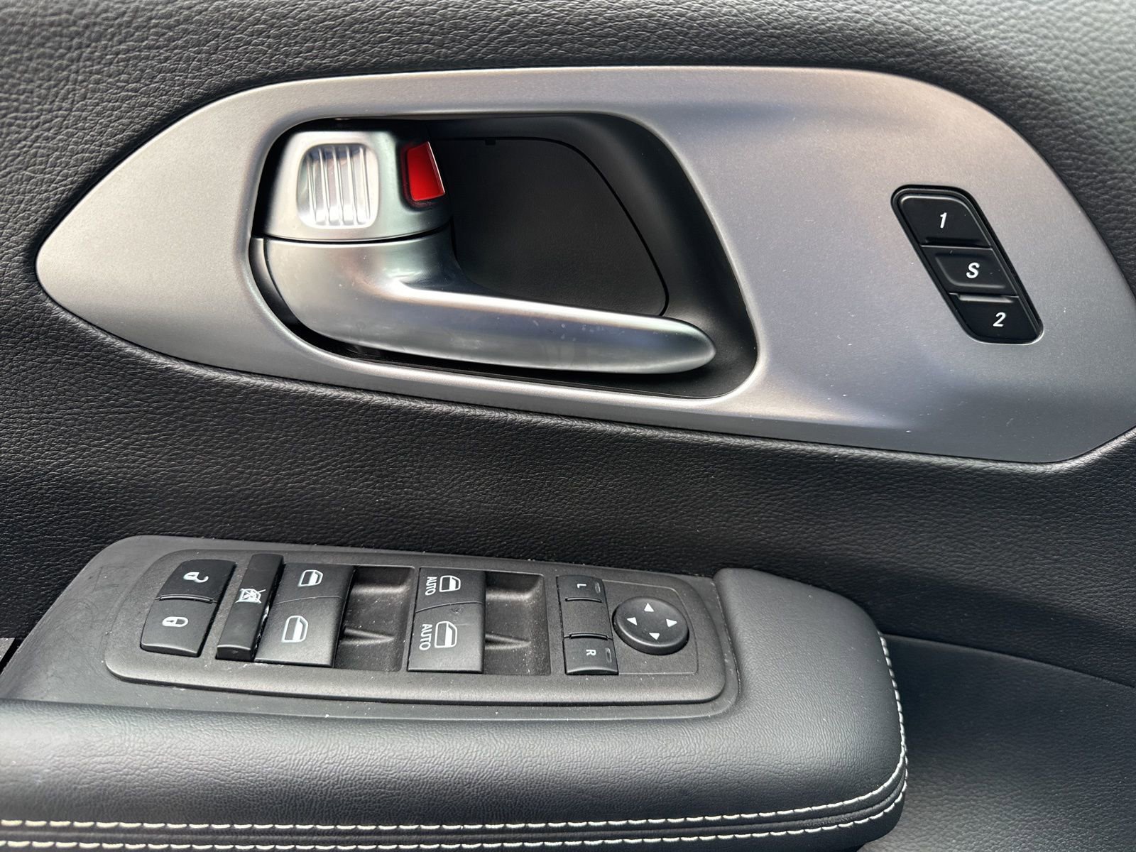 Used 2023 Chrysler Pacifica Touring-L w/ S Appearance Package image 28