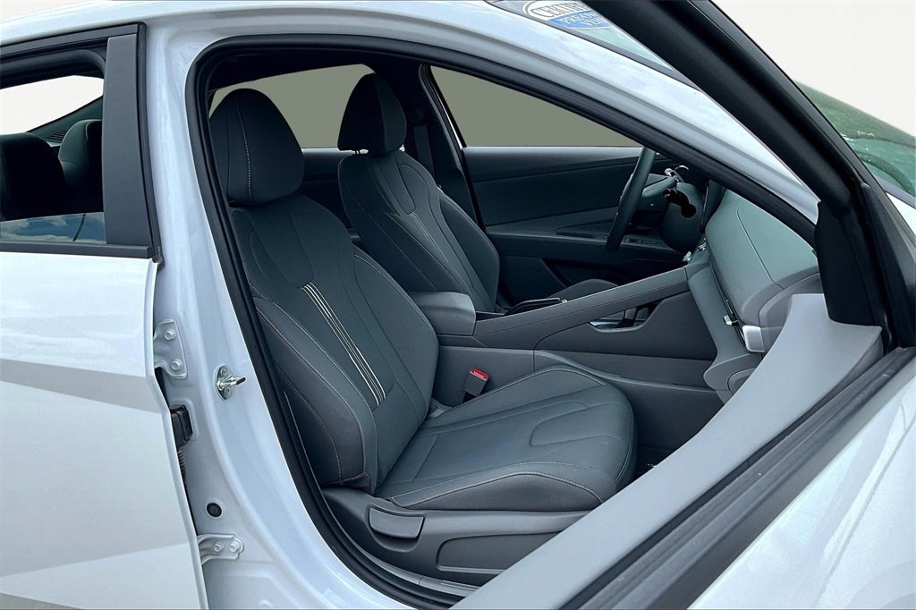 Used 2024 Hyundai Elantra SEL image 7