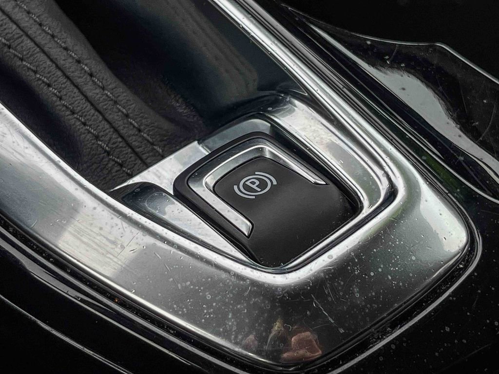 Certified 2025 Chevrolet Trax LT w/ LT Convenience Package image 30