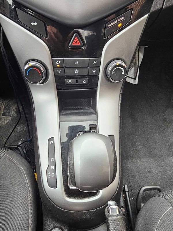 Used 2016 Chevrolet Cruze LT image 10