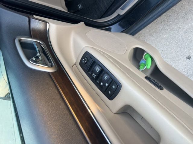 Used 2017 Jeep Grand Cherokee Limited w/ Luxury Group II AWD/4WD image 12