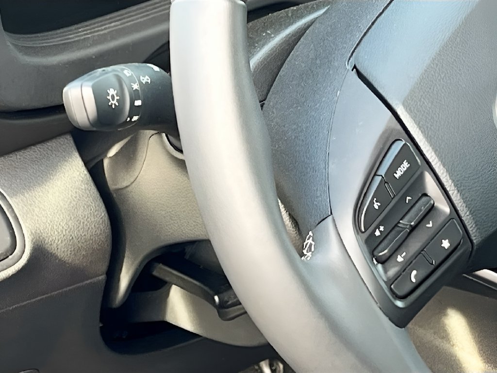 Used 2025 Hyundai Venue Limited FWD image 10