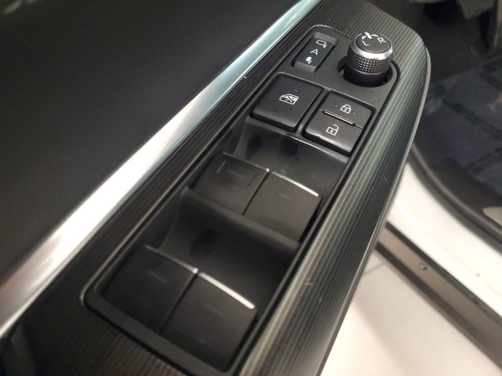 Used 2021 Toyota Venza XLE w/ Softex Package image 19