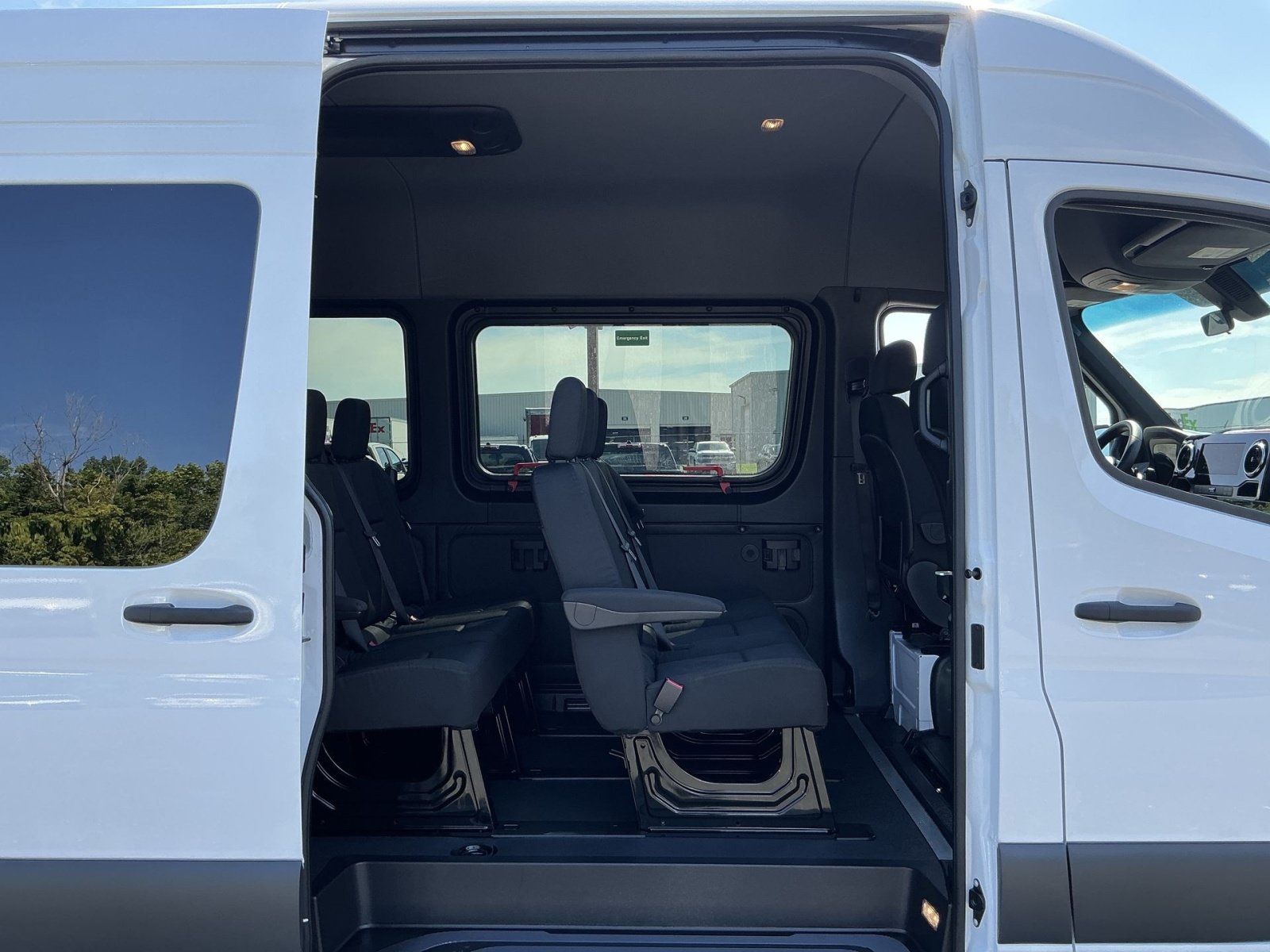 Used 2025 Mercedes-Benz Sprinter 2500 image 23