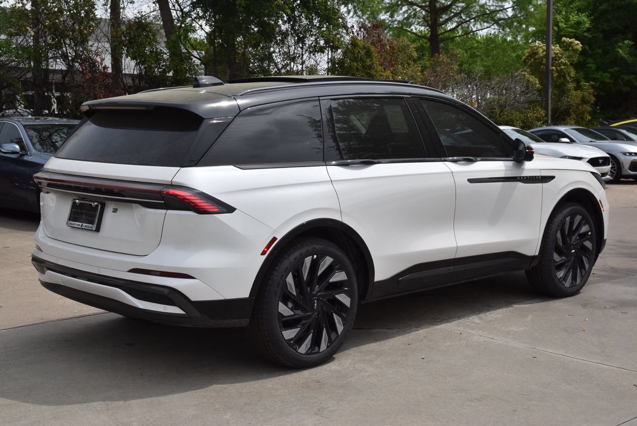 New 2026 Lincoln Nautilus Reserve w/ Jet Appearance Package AWD/4WD image 13