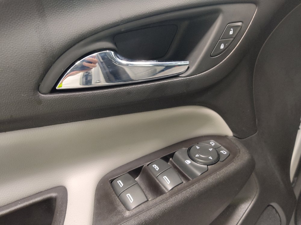 Used 2022 Chevrolet Equinox LS w/ LPO, Floor Liner Package AWD/4WD image 27