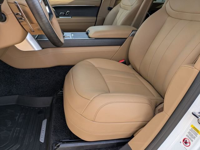 New 2025 Land Rover Range Rover Long Wheelbase SE image 12
