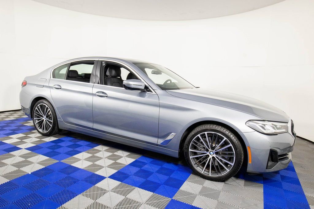 Used 2023 BMW 540i w/ Convenience Package image 3