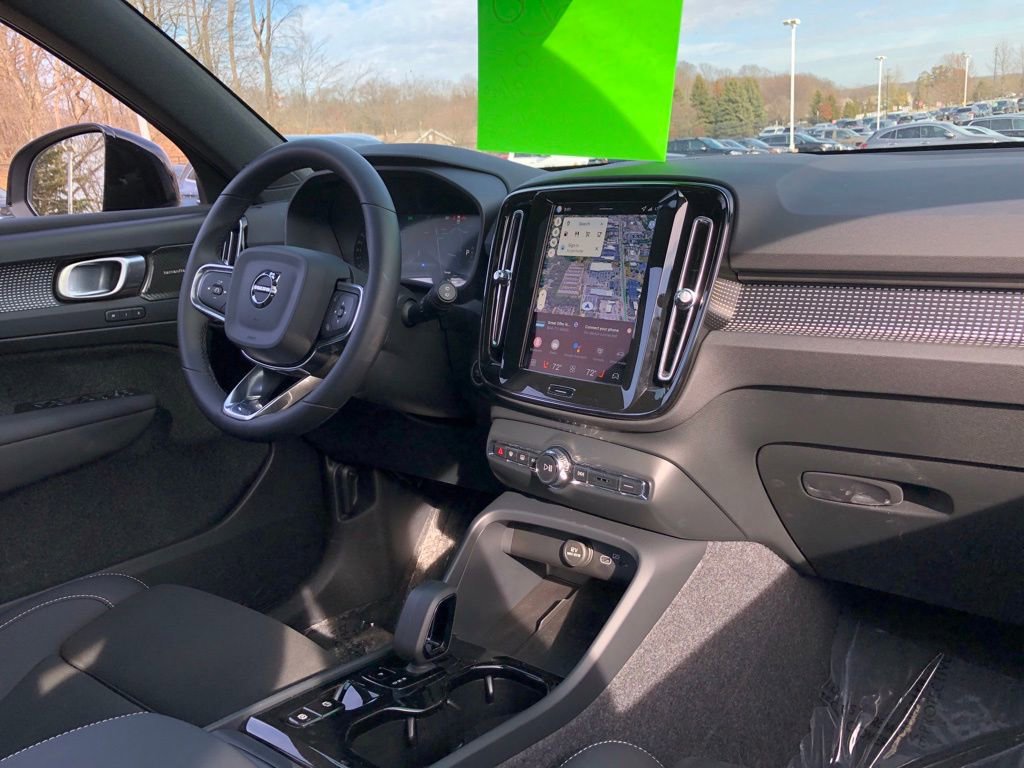 New 2026 Volvo XC40 B5 Ultra w/ Protection Package Premier AWD/4WD image 17