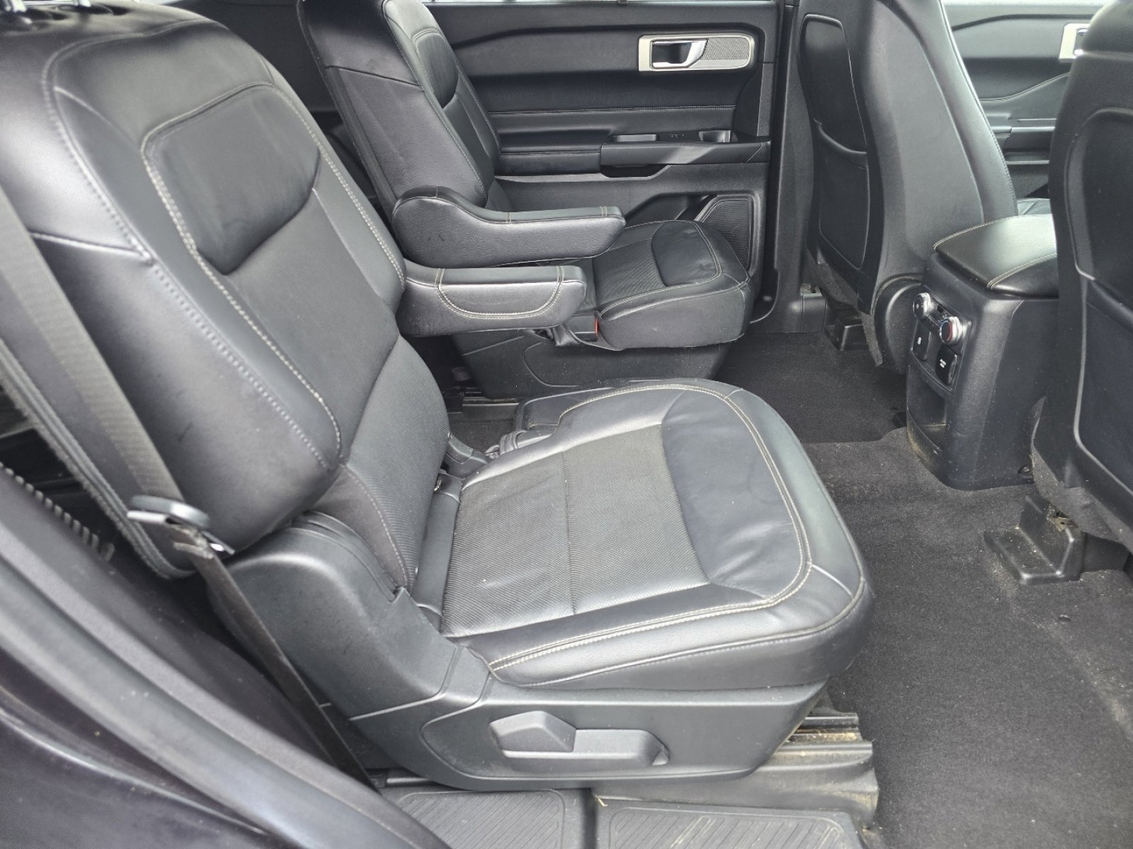 Used 2020 Ford Explorer Limited image 24