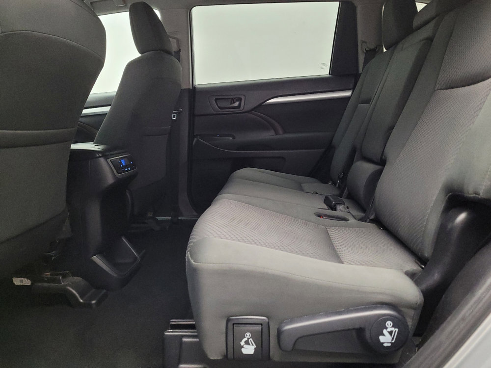 Used 2019 Toyota Highlander LE image 18