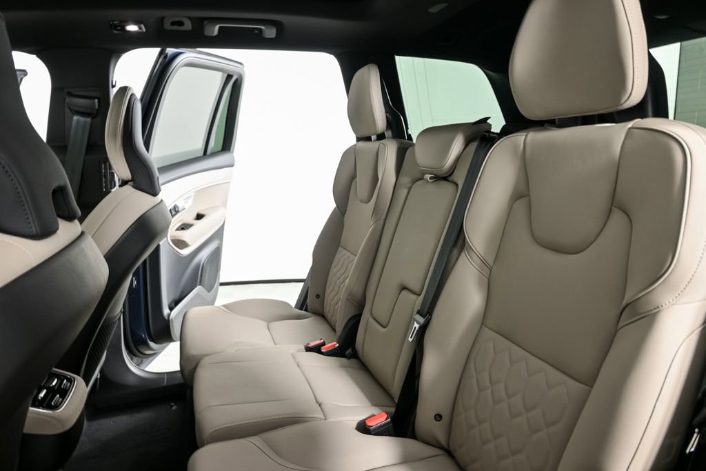 Used 2026 Volvo XC90 B6 Plus w/ Protection Package Premier image 23