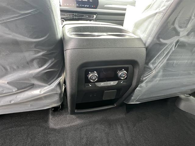 New 2026 Chevrolet Traverse High Country image 17