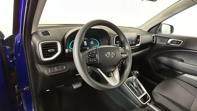 Certified 2025 Hyundai Venue SE FWD image 13