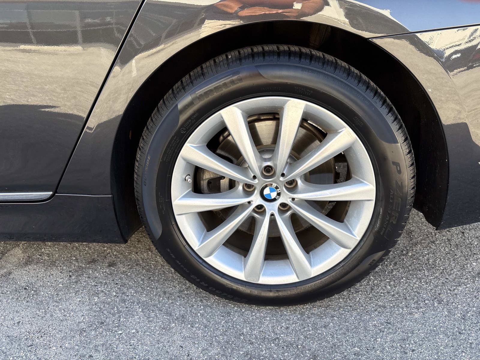 Used 2018 BMW 750i image 8