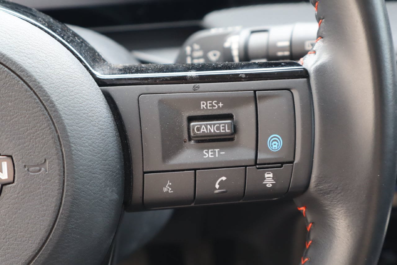 Used 2025 Nissan Kicks SR AWD/4WD image 13