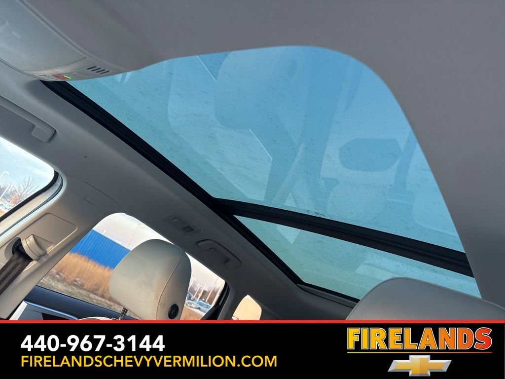 Used 2025 Volkswagen Taos SE image 3