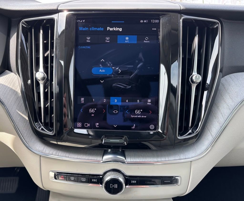 Used 2023 Volvo XC60 B5 Plus w/ Climate Package AWD/4WD image 13