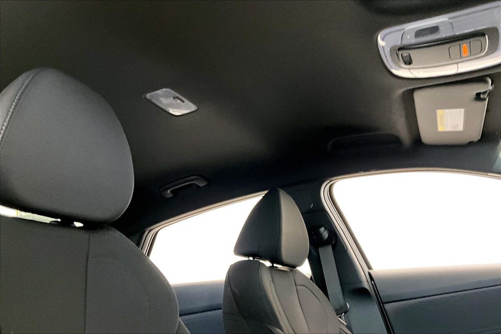 Certified 2025 Hyundai Elantra Sport FWD image 17