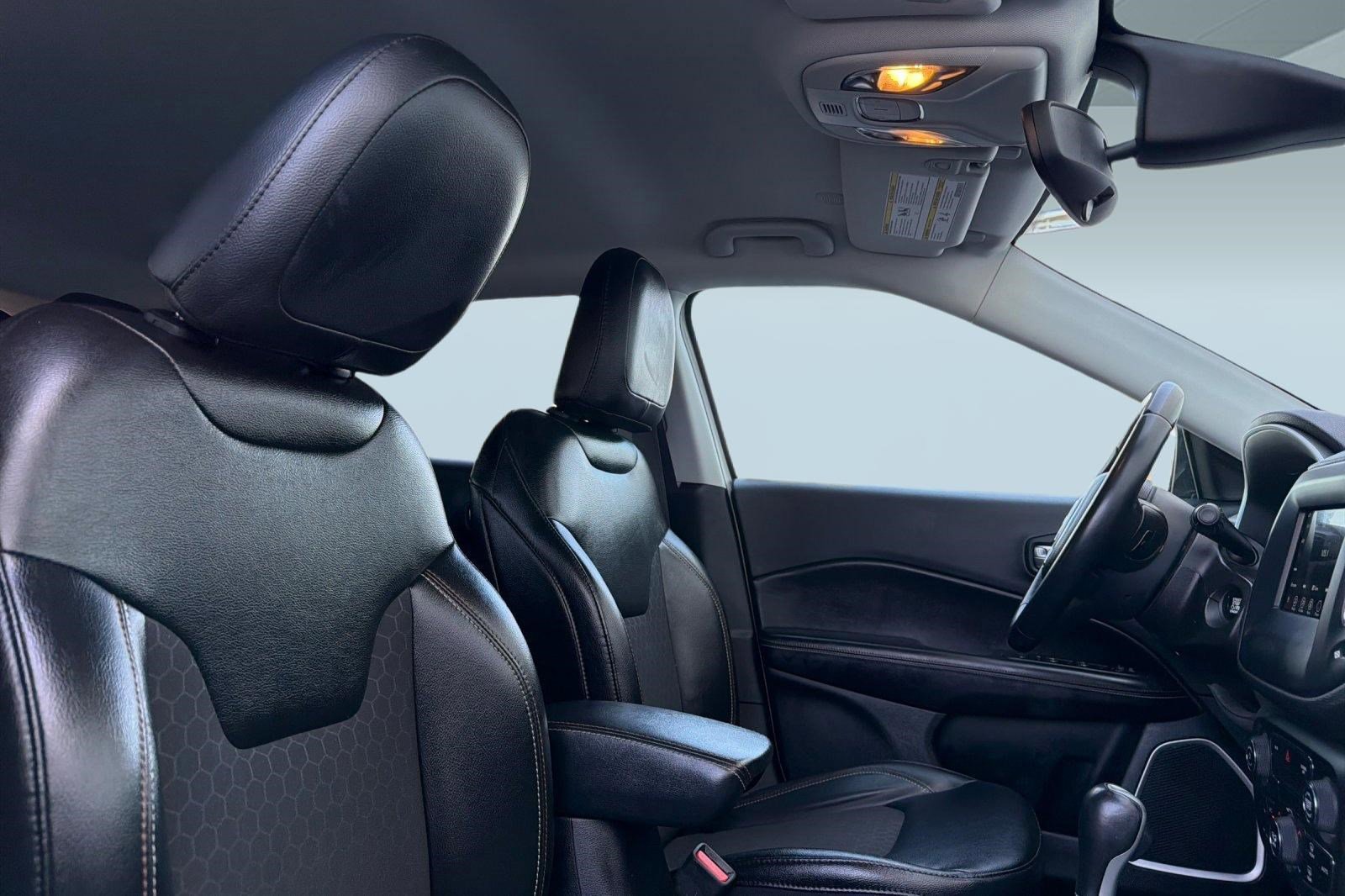 Used 2020 Jeep Compass Latitude image 31