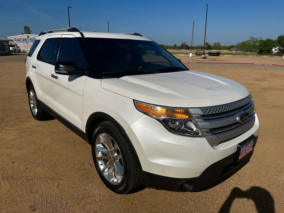 Used 2013 Ford Explorer XLT image 3