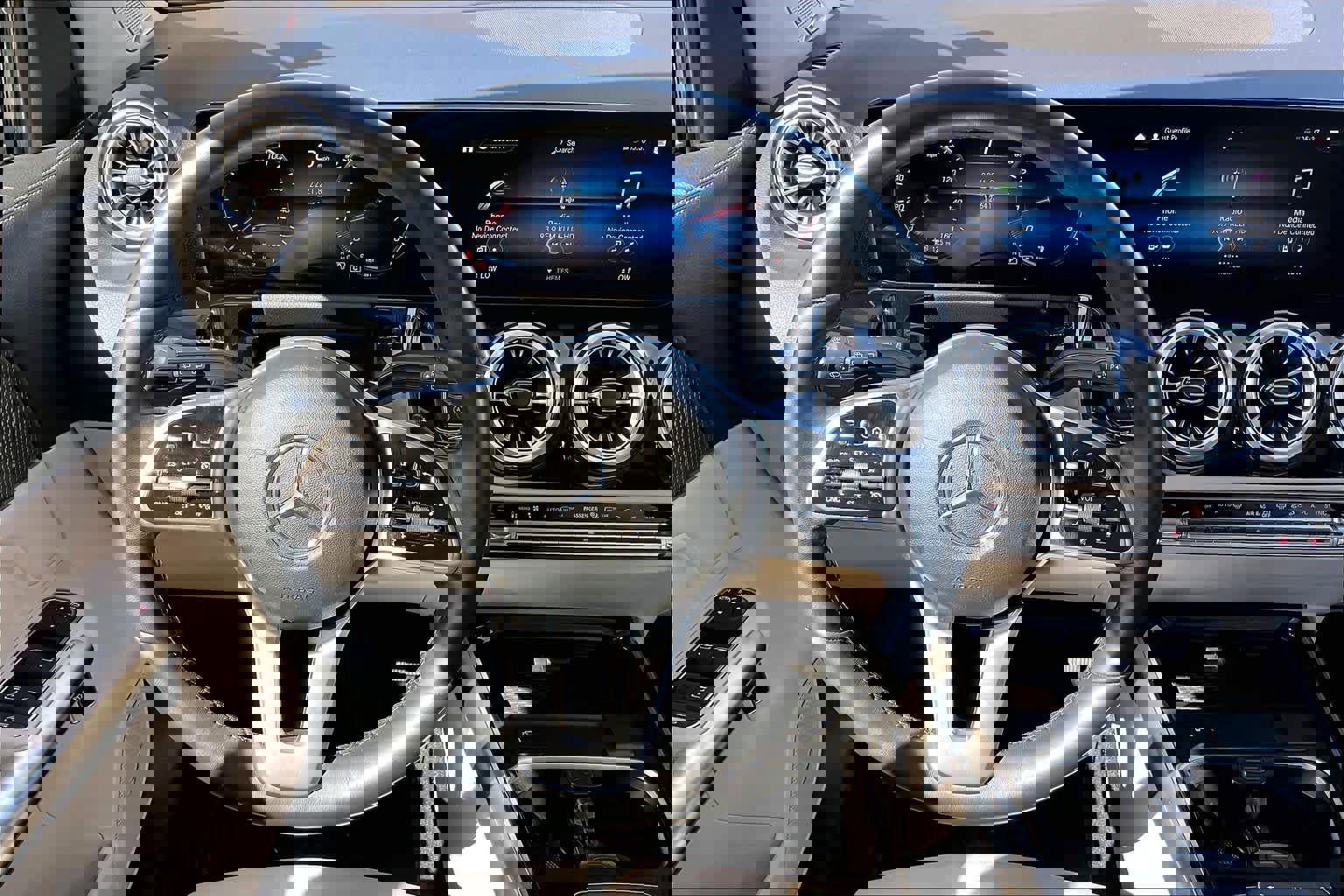 Used 2023 Mercedes-Benz GLA 250 4MATIC image 5